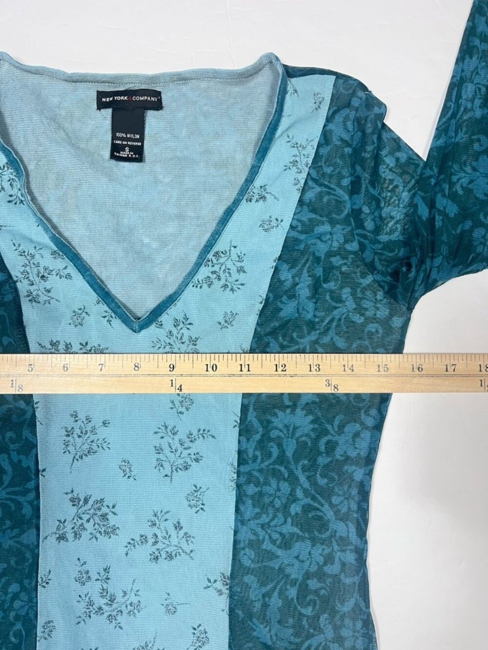 New York & Company Mesh Y2K Top Size Small Stretchy V Neck Blue Whimsy - Picture 7 of 9